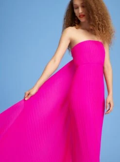 The Harlee Maxi Dress In Hot Pink -Solace Dress Shop 220718 SolaceLondon SS23 43 071 R1