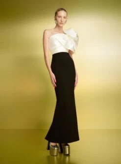 The Iyana Maxi Dress In Cream And Black -Solace Dress Shop 221020 SolaceLondon PF23 08 018 R1