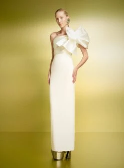 The Iyana Maxi Dress In Cream -Solace Dress Shop 221020 SolaceLondon PF23 22 070 R1