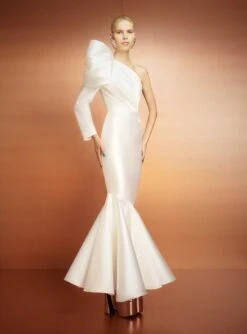 The Heyam Maxi Dress In Cream -Solace Dress Shop 221021 SolaceLondon PF23 29 015 R1