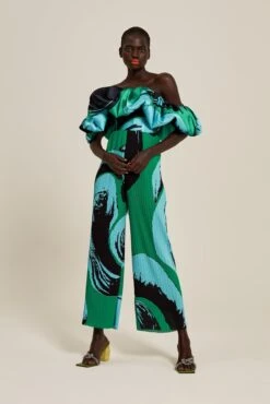 The Zoya Trouser In Newton Green -Solace Dress Shop solace london os25084a margot os2055a zoya newton green front 2